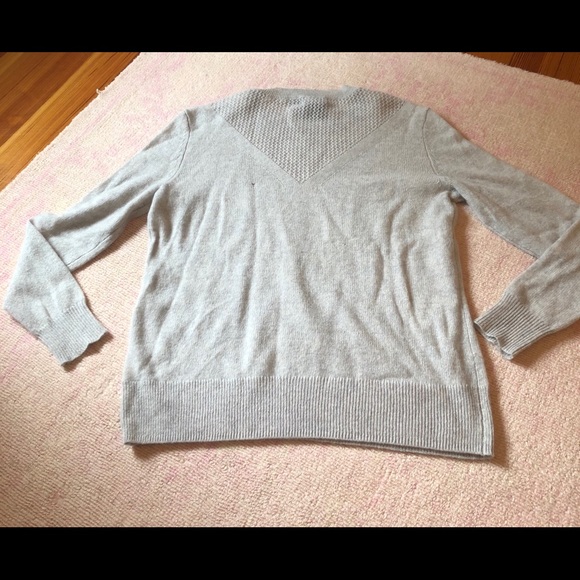 BLOOMINGDALES NWT soft grey cashmere sweater S - Picture 6 of 7